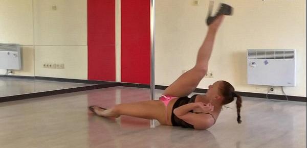  Sonka Nikolet super hot teen doing gymnastics